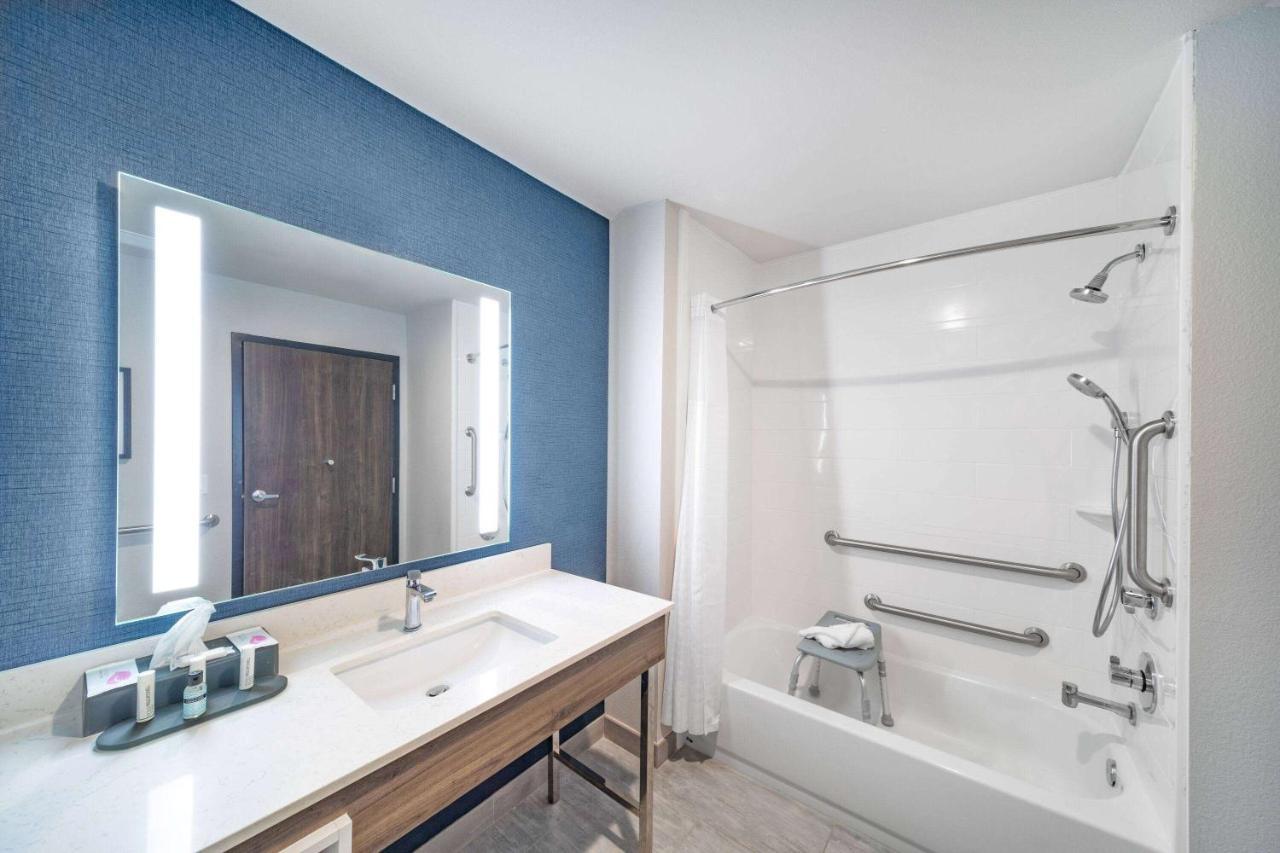 La Quinta Inn & Suites By Wyndham Galveston North At I-45 ภายนอก รูปภาพ