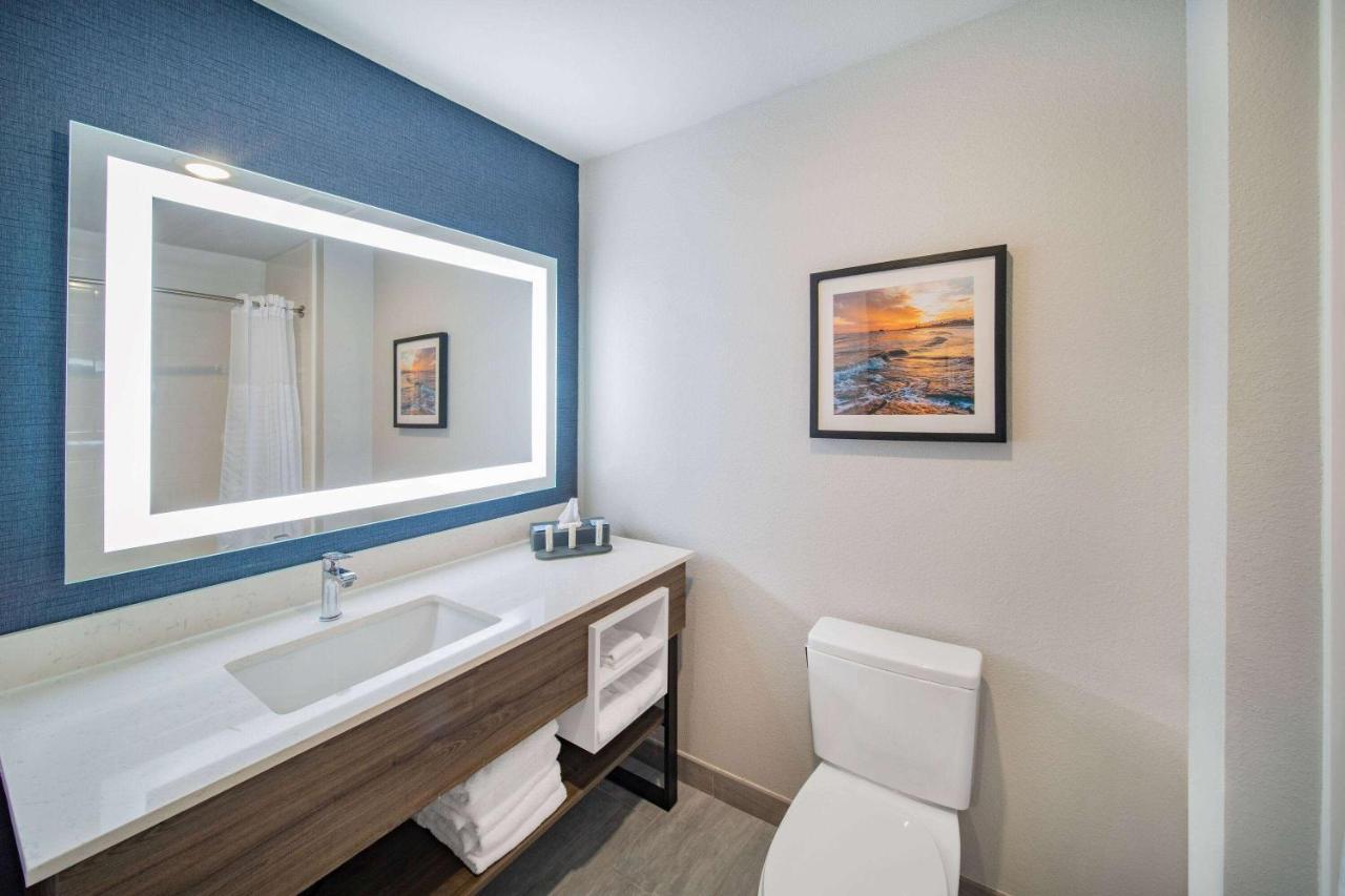 La Quinta Inn & Suites By Wyndham Galveston North At I-45 ภายนอก รูปภาพ