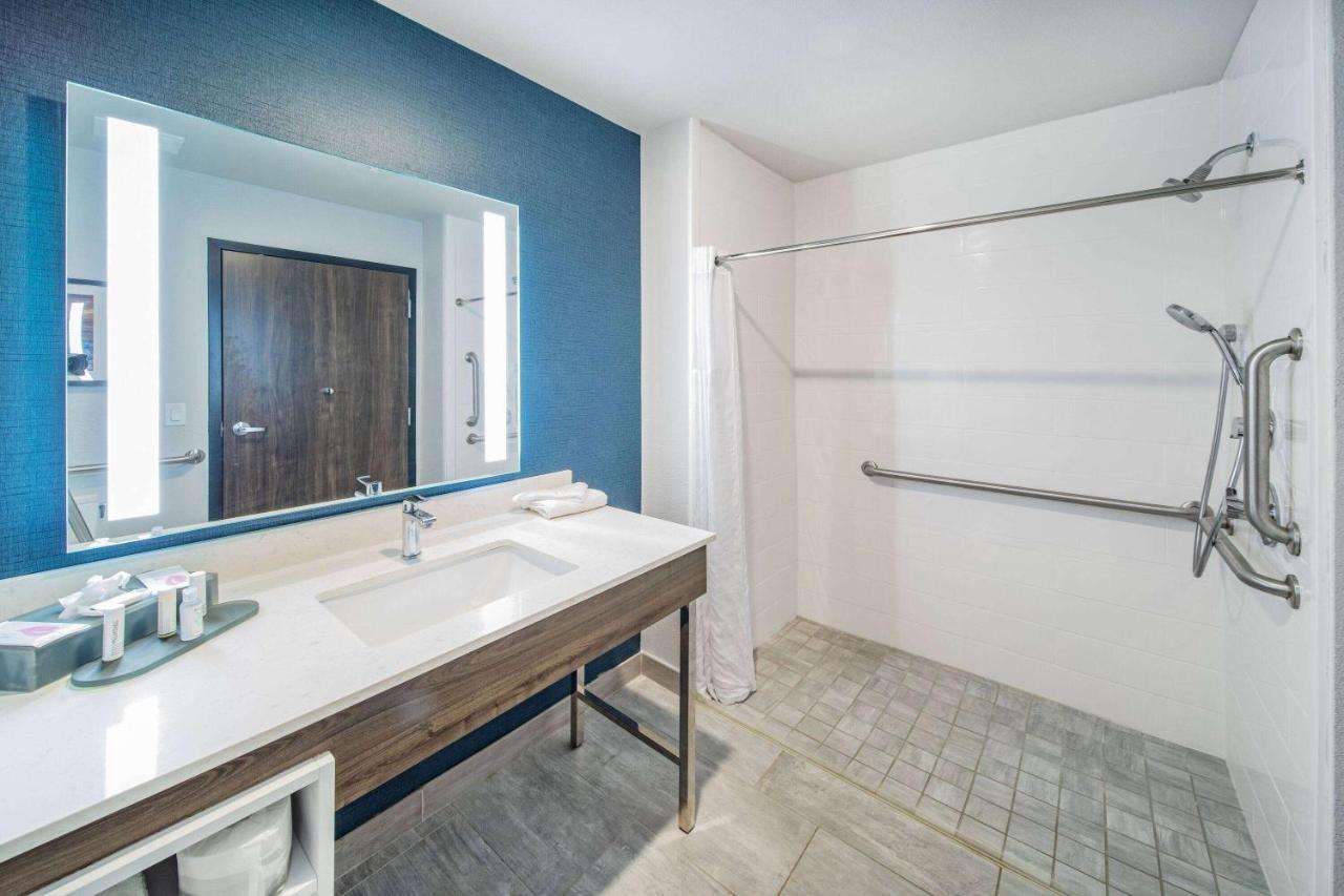 La Quinta Inn & Suites By Wyndham Galveston North At I-45 ภายนอก รูปภาพ